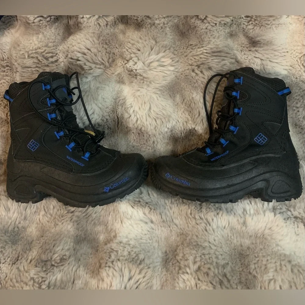 Columbia Kids Black and Blue Waterproof Snow  Boots. Size 1 Kids, Like New